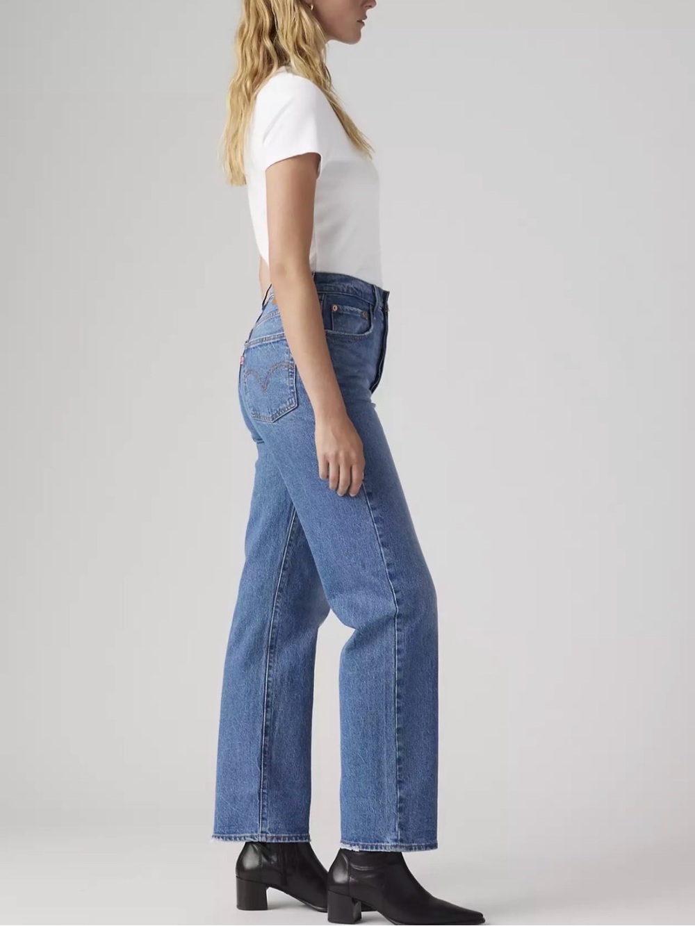 Levi’s Ribcage Straight Ankle Jeans (Medium Wash)